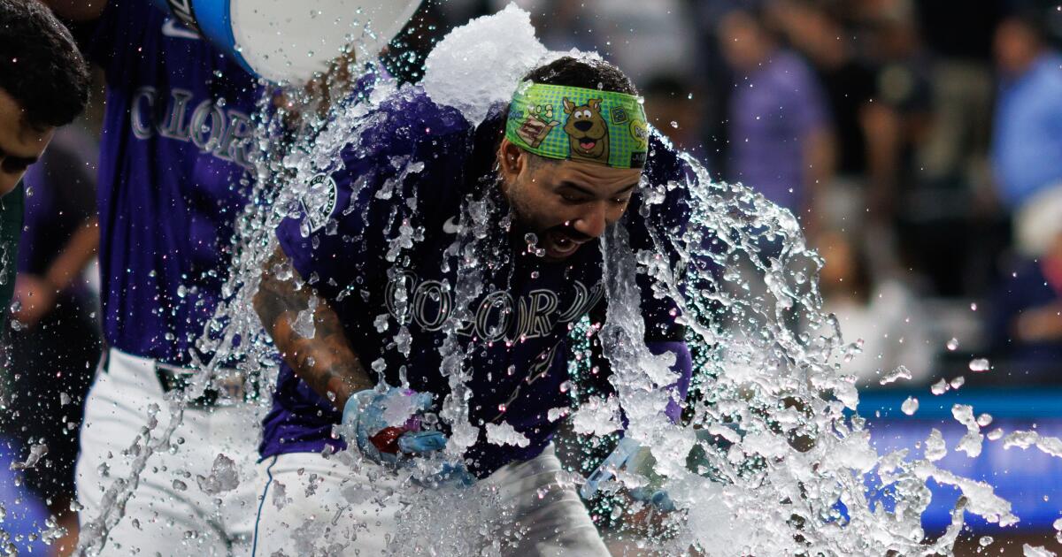 Mookie Betts meets with Dave Roberts, Andrew Friedman after Dodgers' loss
