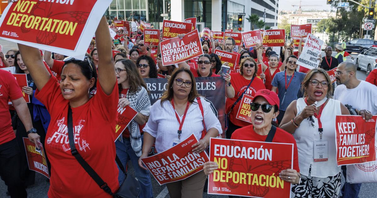 L.A. teachers demand LAUSD provide more protection for immigrants