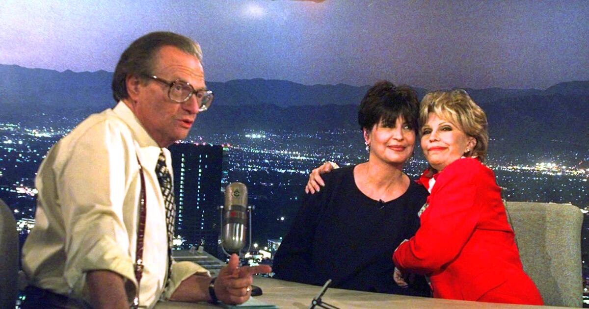 Larry King's typewriter, suspenders, Frank Sinatra letters up for auction