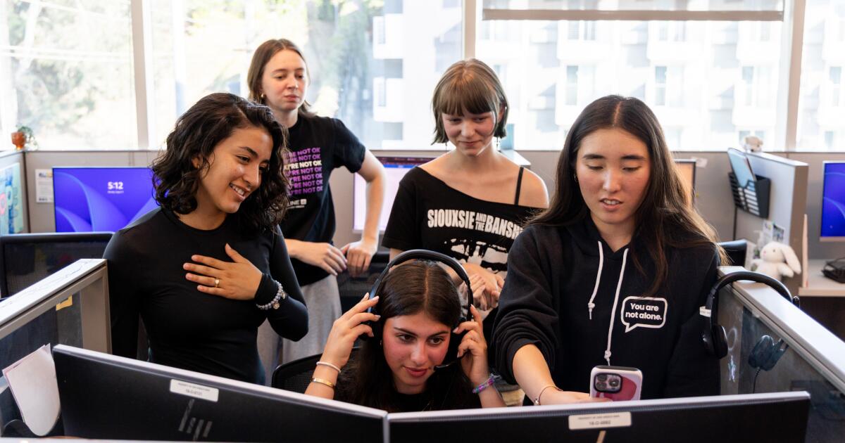 Trump cut mental health funding for kids. These L.A. teens are stepping in