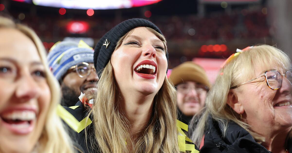 Taylor Swift and Travis Kelce are really good with secrets