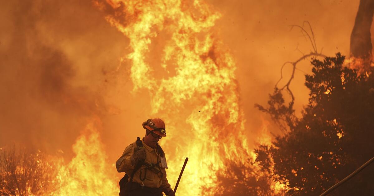 Canyon fire explodes to nearly 5,000 acres; thousands evacuated in L.A., Ventura counties