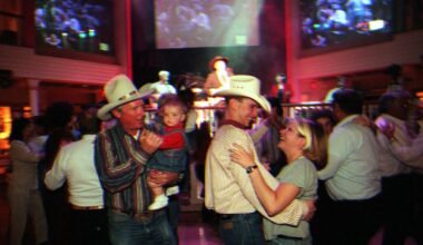 Country music mecca, Buck Owens' Crystal Palace, closes in Bakersfield