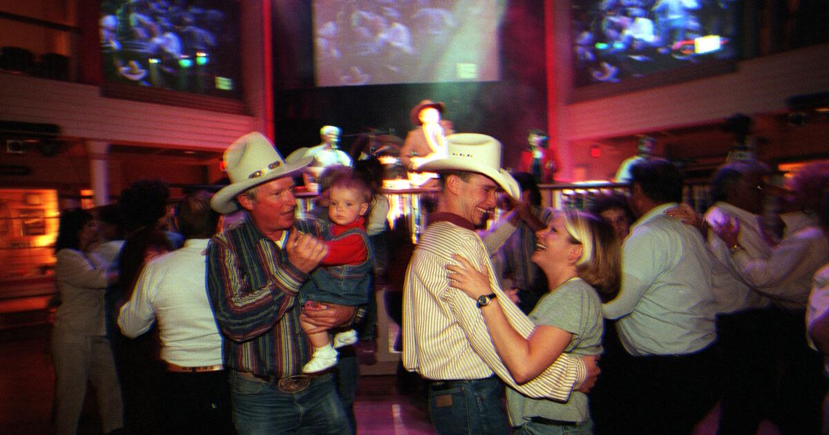 Country music mecca, Buck Owens' Crystal Palace, closes in Bakersfield