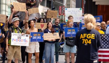 Trump kills union contracts for Chicago EPA workers