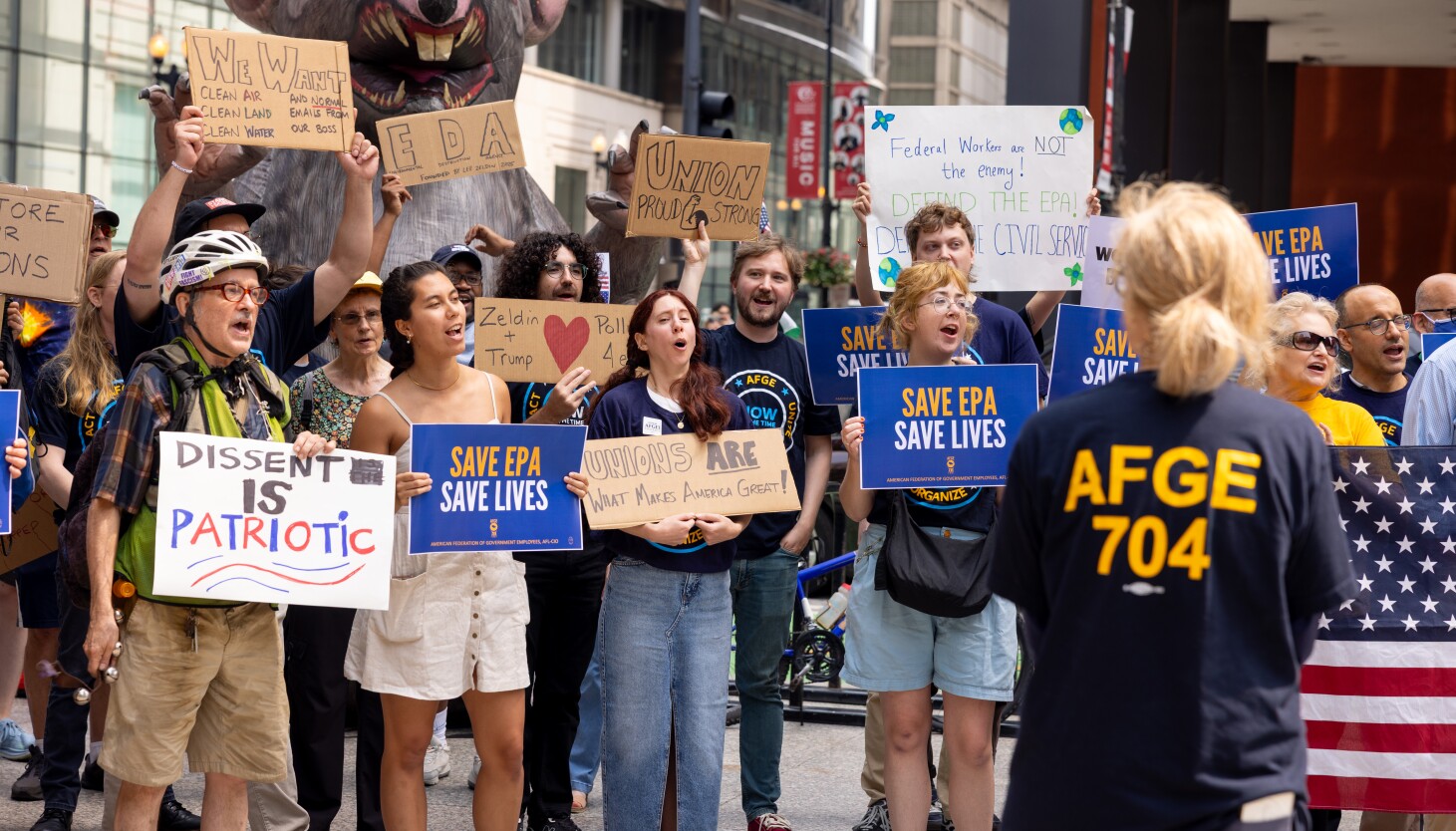 Trump kills union contracts for Chicago EPA workers