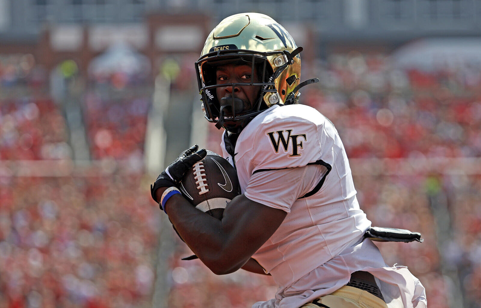 Breaking down some good players on college football teams that are likely to be bad