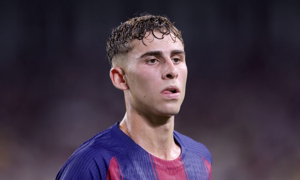 KOBE, JAPAN - JULY 27: FC Barcelona's Fermin Lopez prepares to take a corner kick during the preseason friendly between Vissel Kobe and FC Barcelona at Noevir Stadium Kobe on July 27, 2025 in Kobe, Hyogo, Japan. (Photo by Paul Miller/Getty Images)