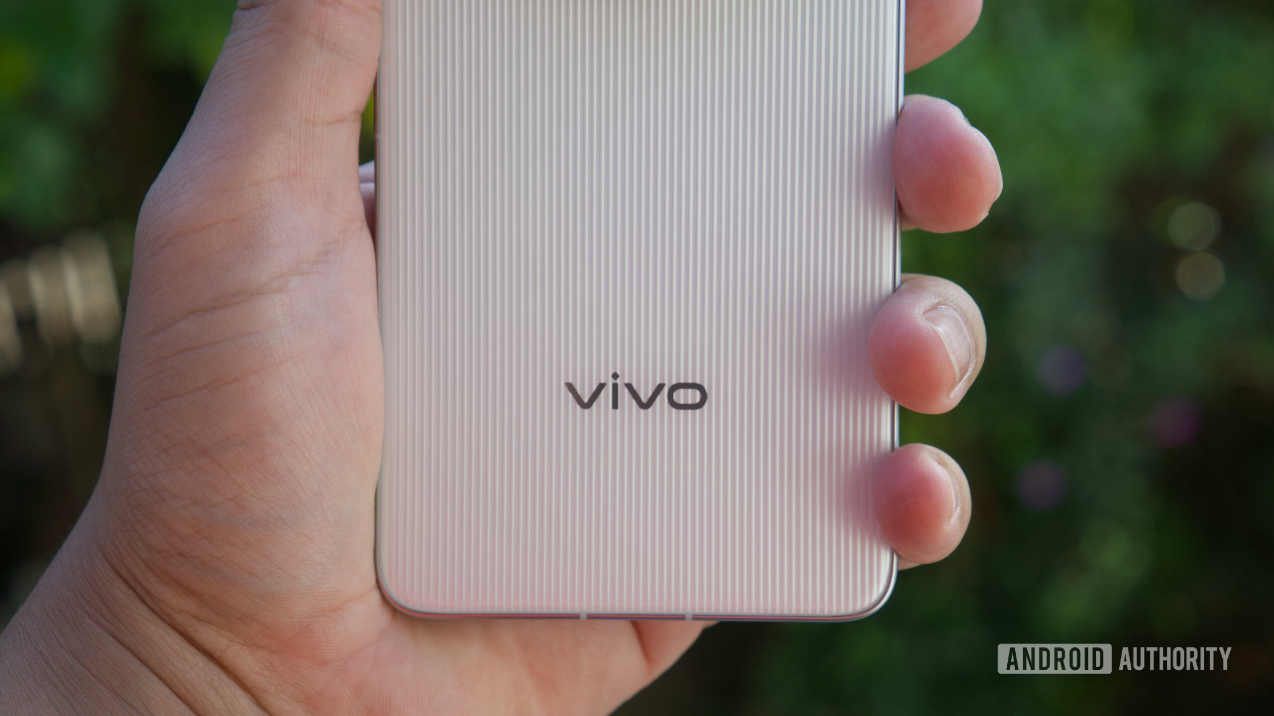 vivo X200 Ultra showing logo on back