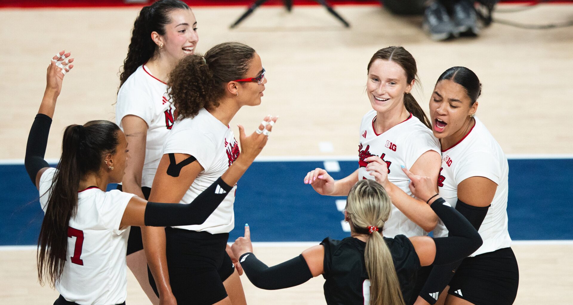 No. 1 Nebraska volleyball takes a 2-0 lead over No. 6 Stanford