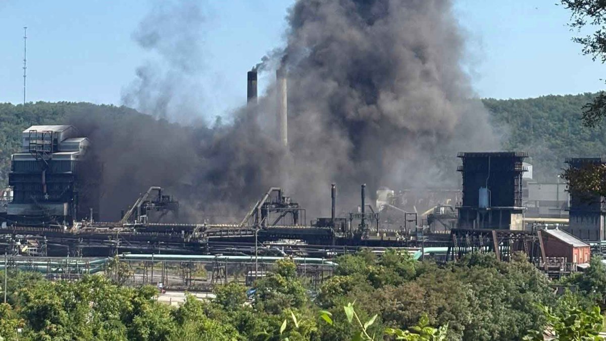 1 person dead, others trapped after explosion at Pa. steel plant – NBC Los Angeles