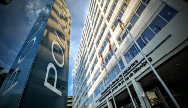 Senior Winnipeg police officer accused of drug trafficking, taking intimate picture of deceased person