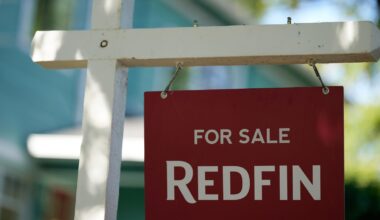 Average rate on a 30-year mortgage drops to lowest level since April
