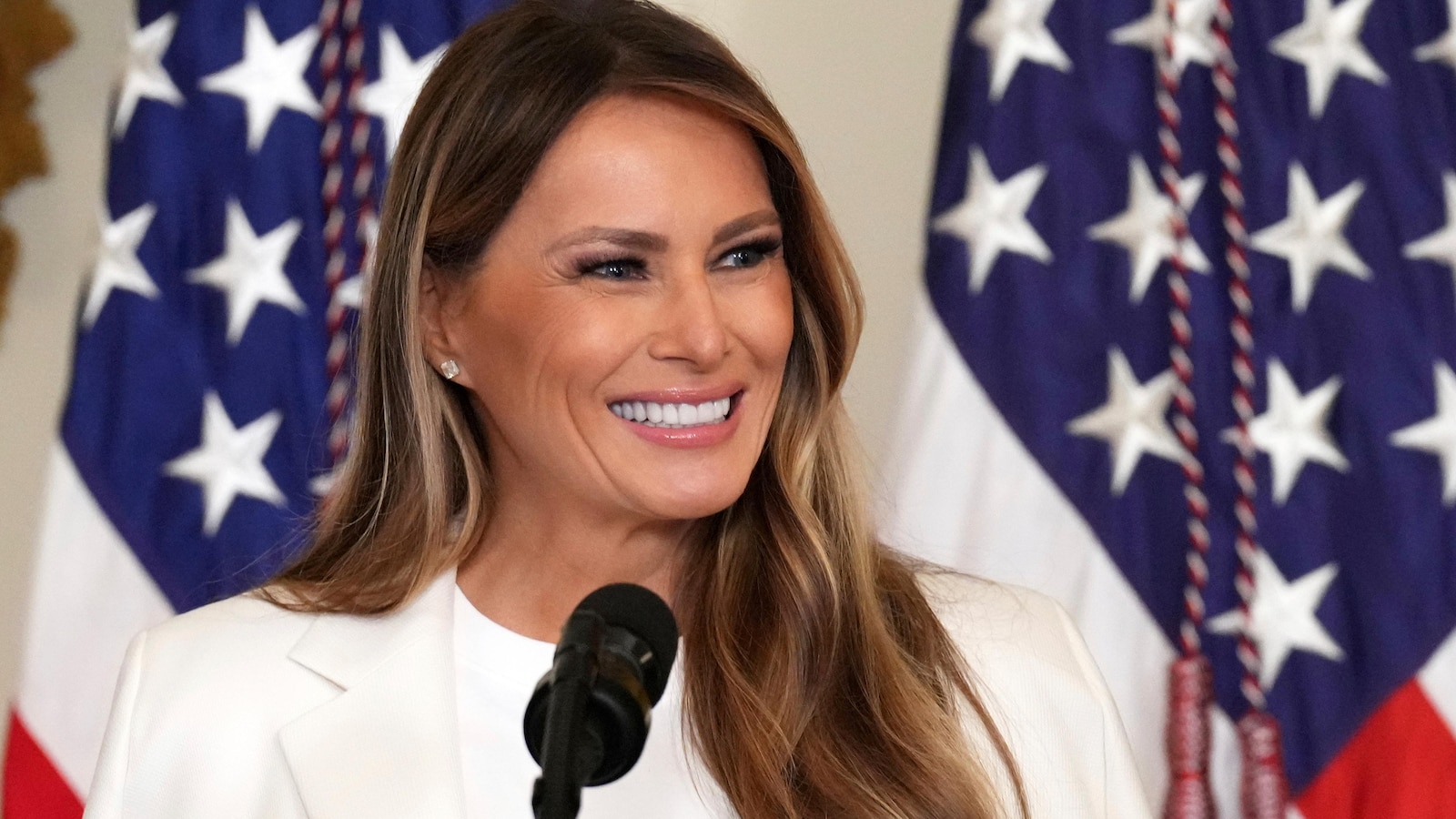 Melania Trump invites K-12 students to participate in nationwide AI challenge contest