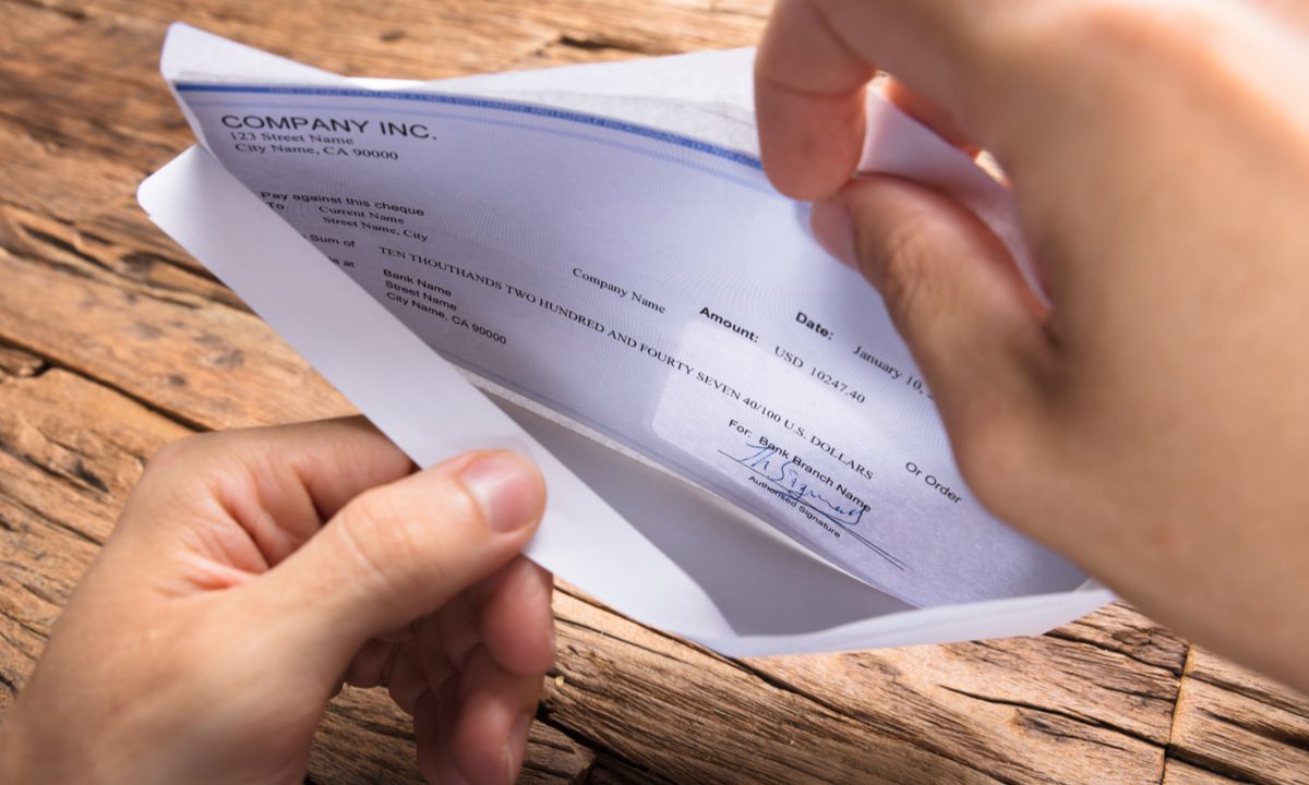 US Workers See Wage Growth Slow With Lowest-Paid Hit Hardest