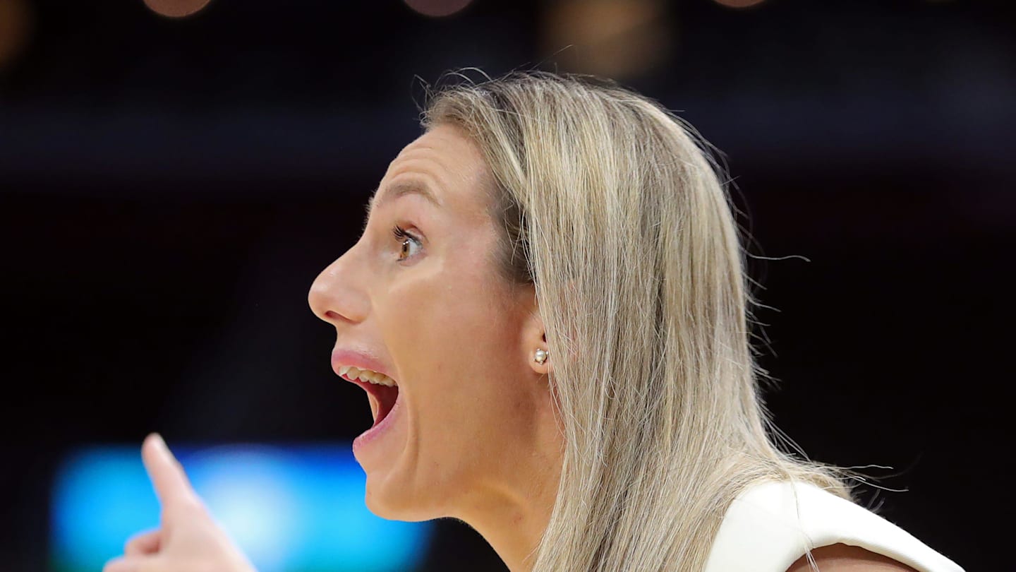 Arizona WBB Trying to Make Ground