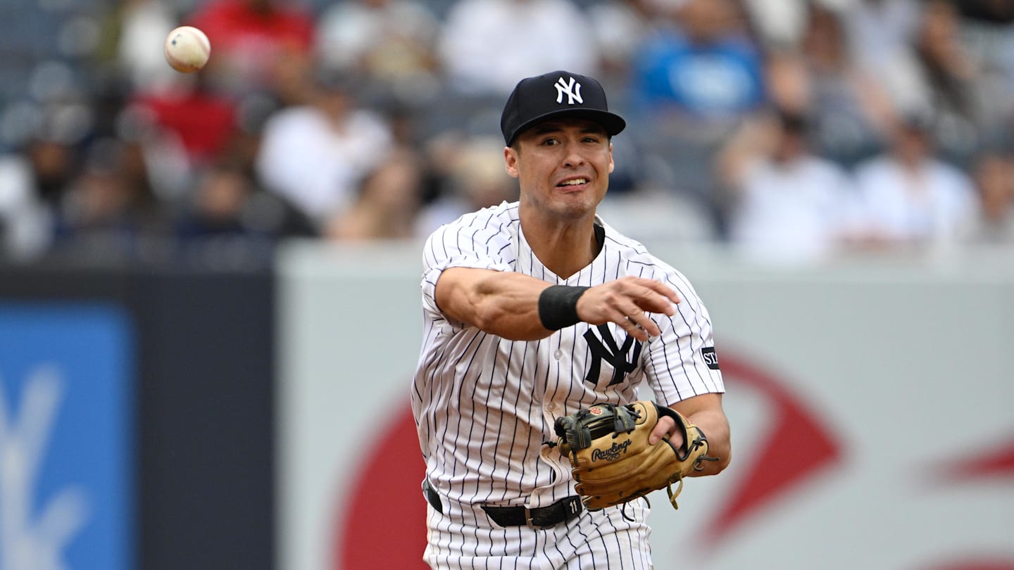 New York Yankees Manager Beginning to Crack on Struggling Shortstop