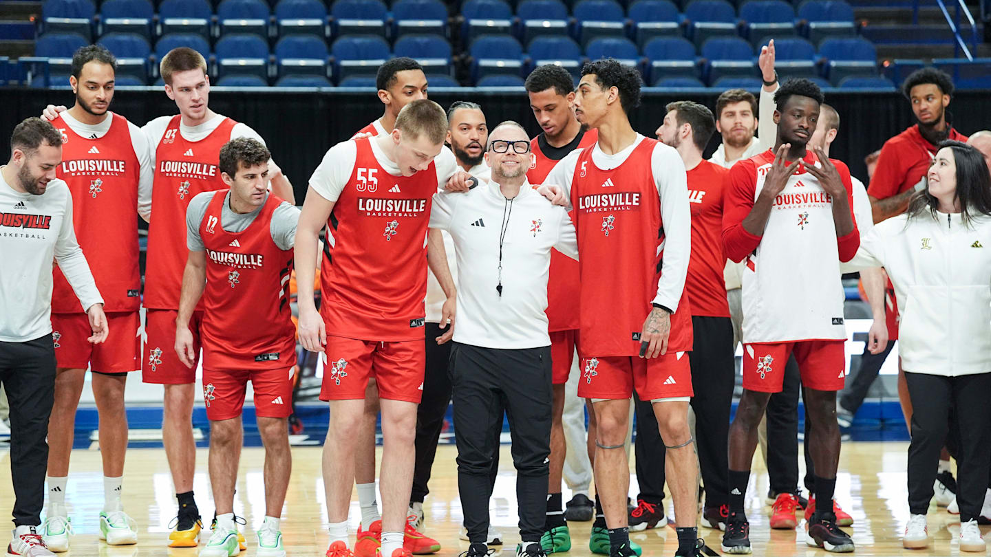 Louisville Cardinals head coach Pat Kelsey and players gather together after their open practice before the first round game against Creighton of the 2025 NCAA men's basketball tournament In Lexington, Kentucky Wednesday, March 19, 2025.