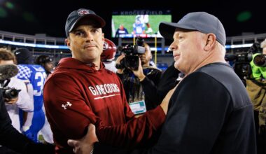 ESPN picks the winner between Mark Stoops's Kentucky Wildcats and South Carolina