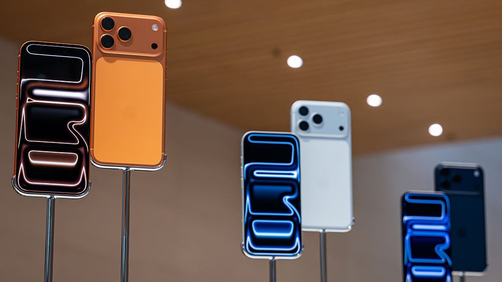 iPhone 17s Are Getting Scratched. Buyers Aren’t Happy