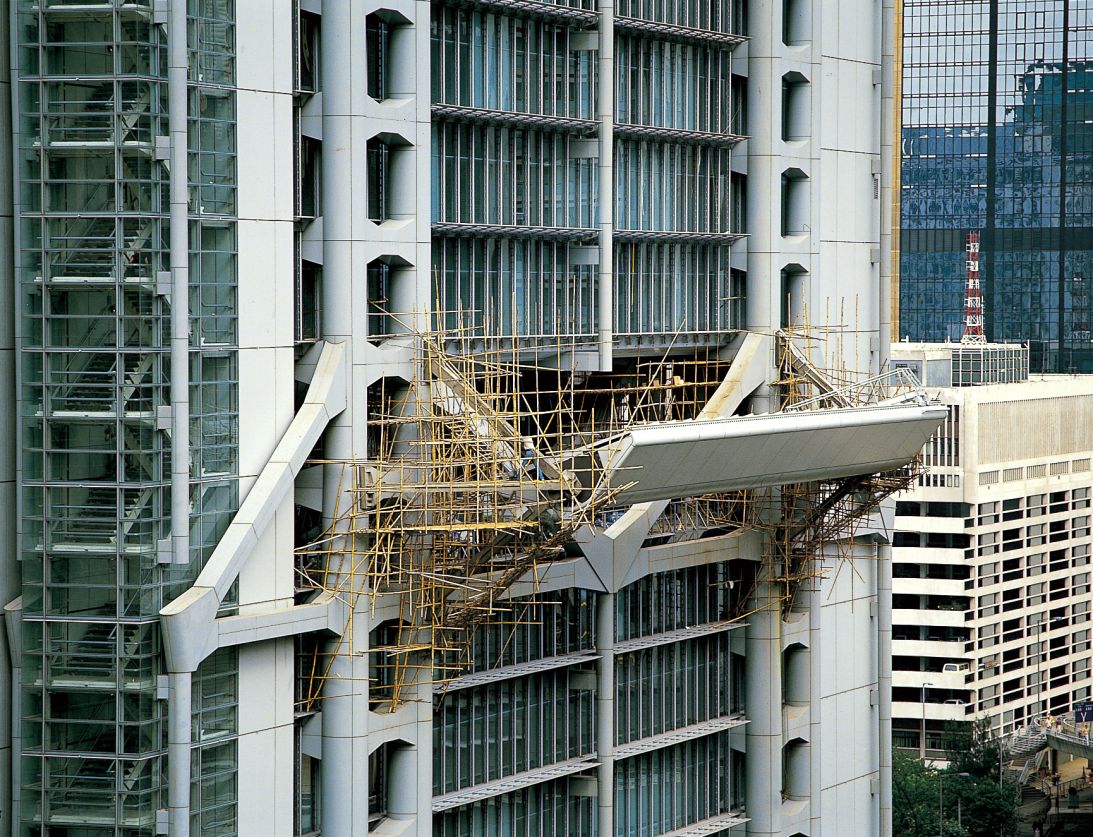 The construction of the HSBC headquarters in Hong Kong by Foster + Partners in the 1980s. Bamboo scaffolds are seen around the building's distinctive exoskeleton.