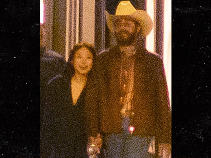 0925-Post-Malone-Mystery-Woman-Paris-PDA-SUB-2