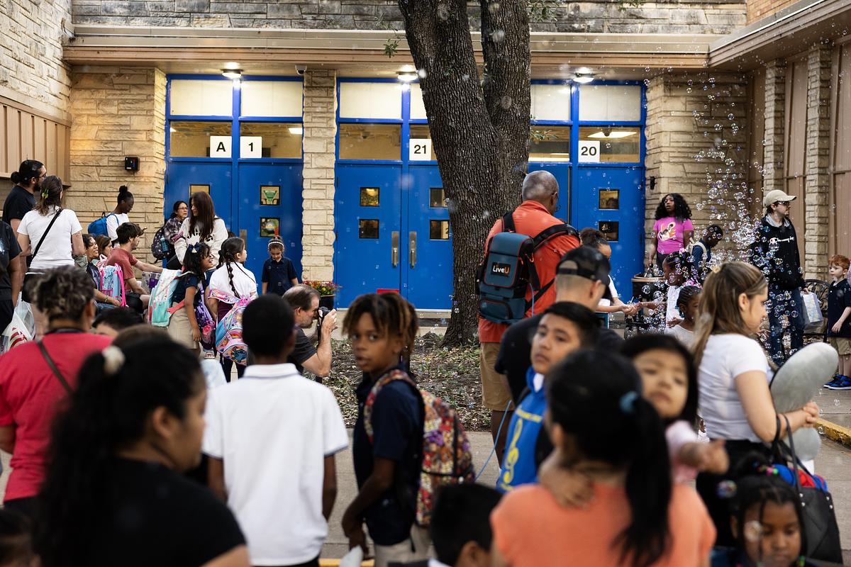 Most Fort Worth-area school districts see enrollment decline as charters, suburbs gain