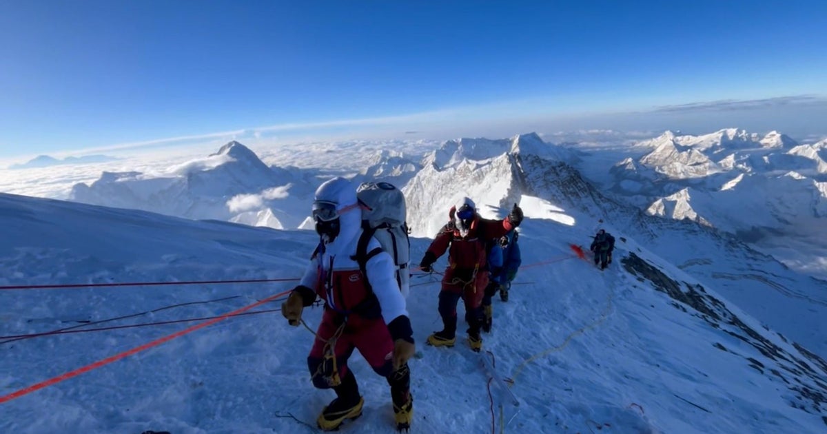Heart at work: Everest record, off-duty lifesaver and a rescued raccoon