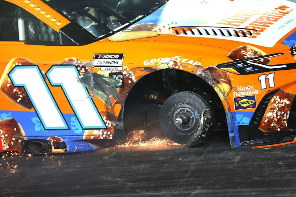 Denny Hamlin loses a wheel, Joe Gibbs Racing Toyota