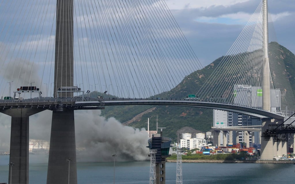 Smoke rises from the site of the fire at the Tsing Yi recycling site near Stonecutters Bridge. Photo: Sun Yeung Smoke rises from the site of the fire at the Tsing Yi recycling site near Stonecutters Bridge. Photo: Sun Yeung