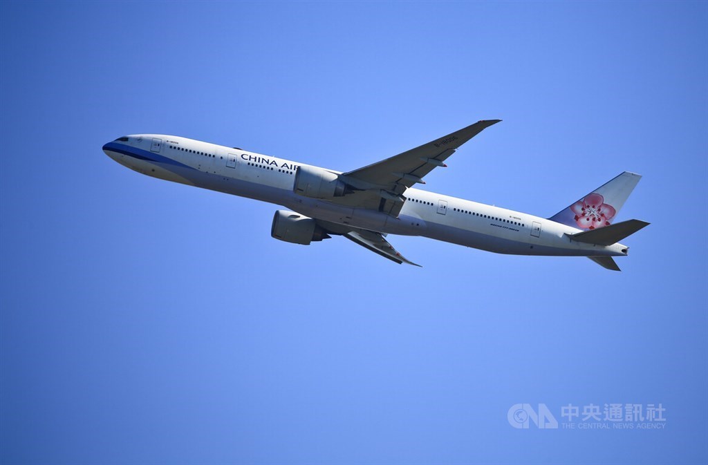 China Airlines promotes new Taiwan-Phoenix flights at MLB game