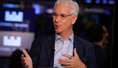 Wells Fargo CEO Charles Scharf sees downside to U.S. economy