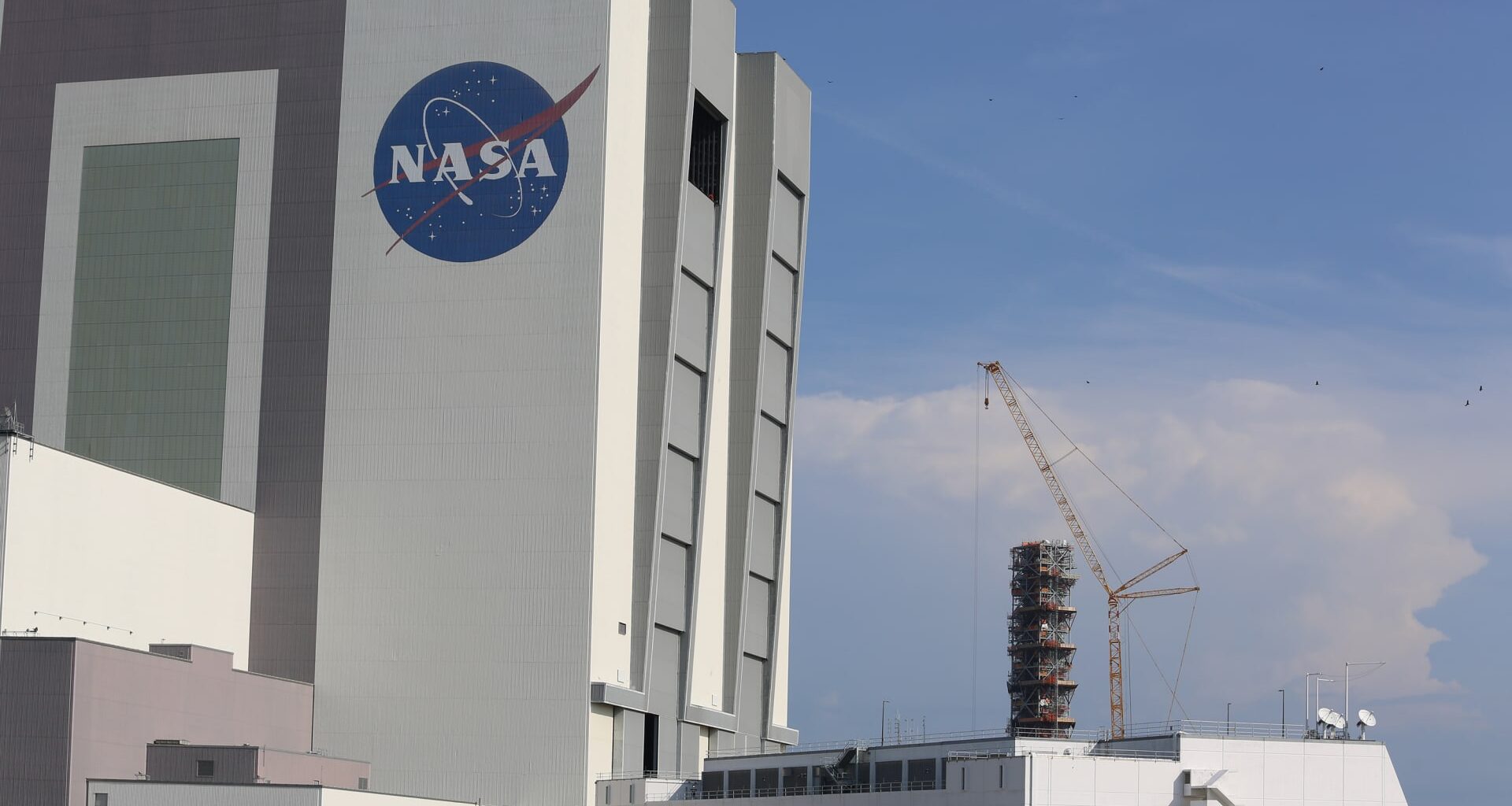 NASA Marshall Space Flight Center director Joseph Pelfrey resigns