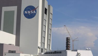 NASA Marshall Space Flight Center director Joseph Pelfrey resigns