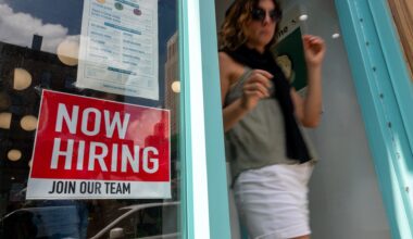 Seasonal hiring 2025 to fall to lowest level since 2009 recession