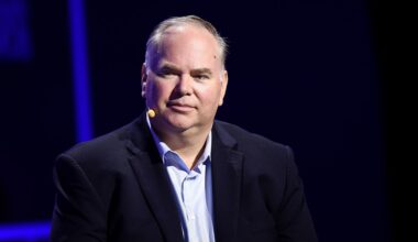Frontier CEO fires back at United CEO's criticism of discount airlines