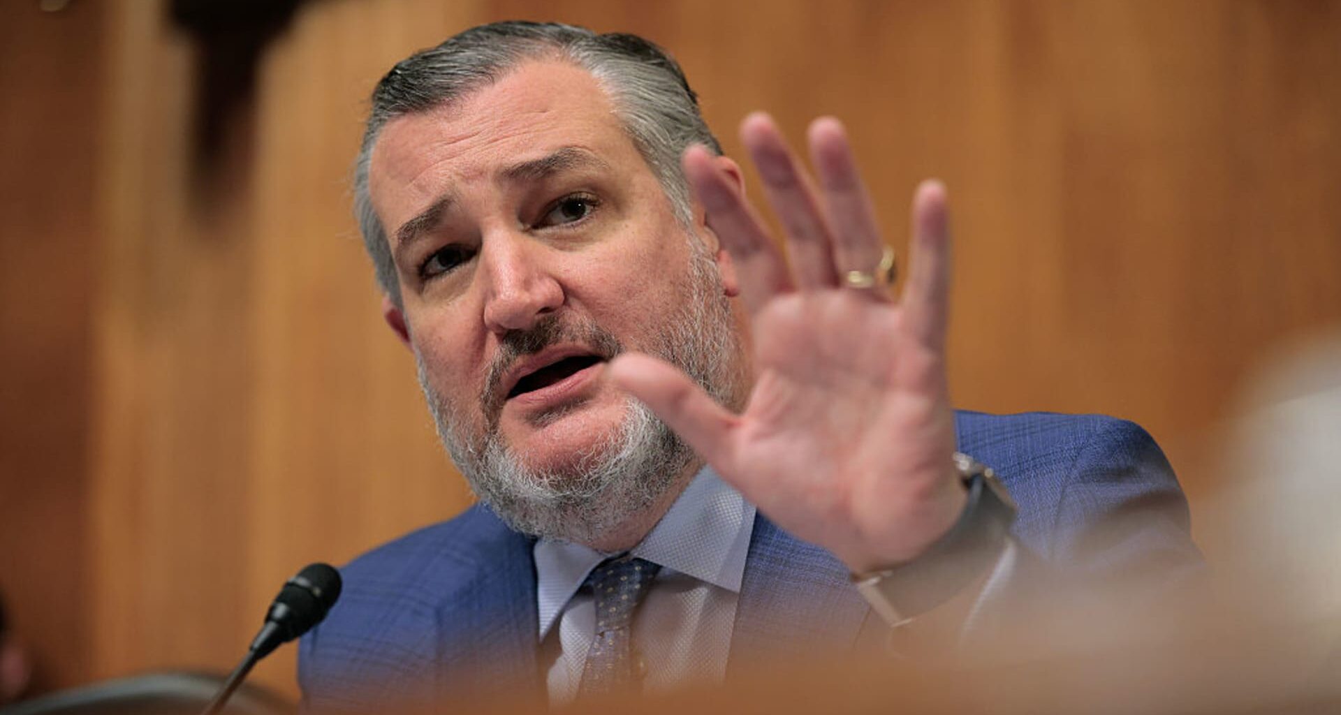 Ted Cruz compares FCC Chair Carr to Mafia boss in Jimmy Kimmel warnings