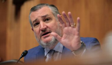 Ted Cruz compares FCC Chair Carr to Mafia boss in Jimmy Kimmel warnings