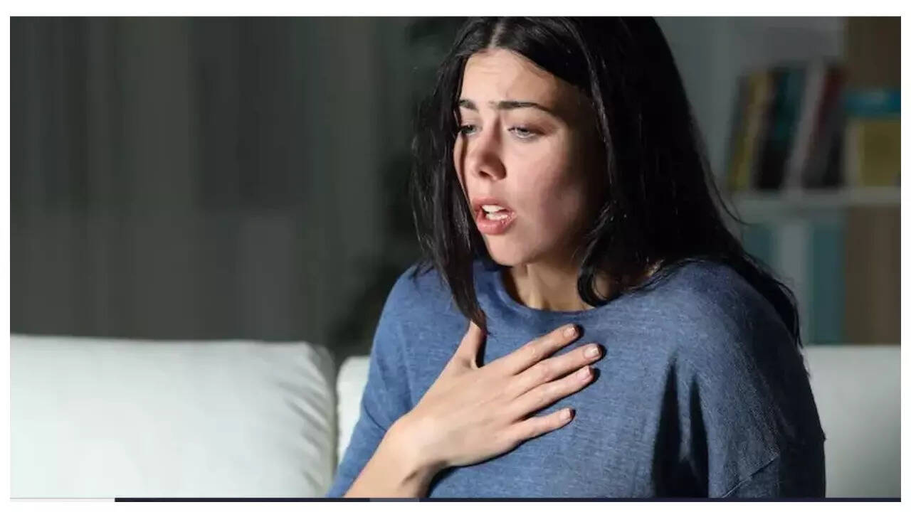 5 signs that scream Vitamin B12 deficiency (and why it is dangerous)