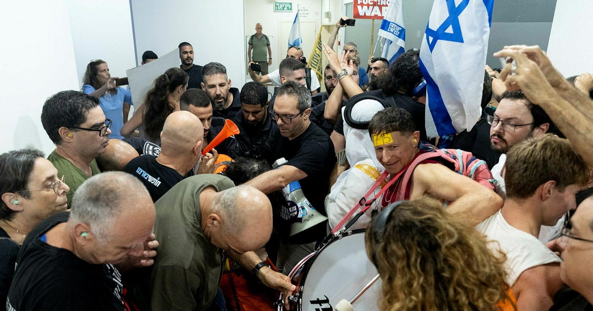 'No reason to arrest him': Judge orders release of anti-gov't protester at Likud event - Haaretz