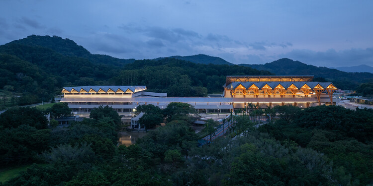 Shenzhen Guangming International Equestrian Center / Tanghua Architects - Image 2 of 37