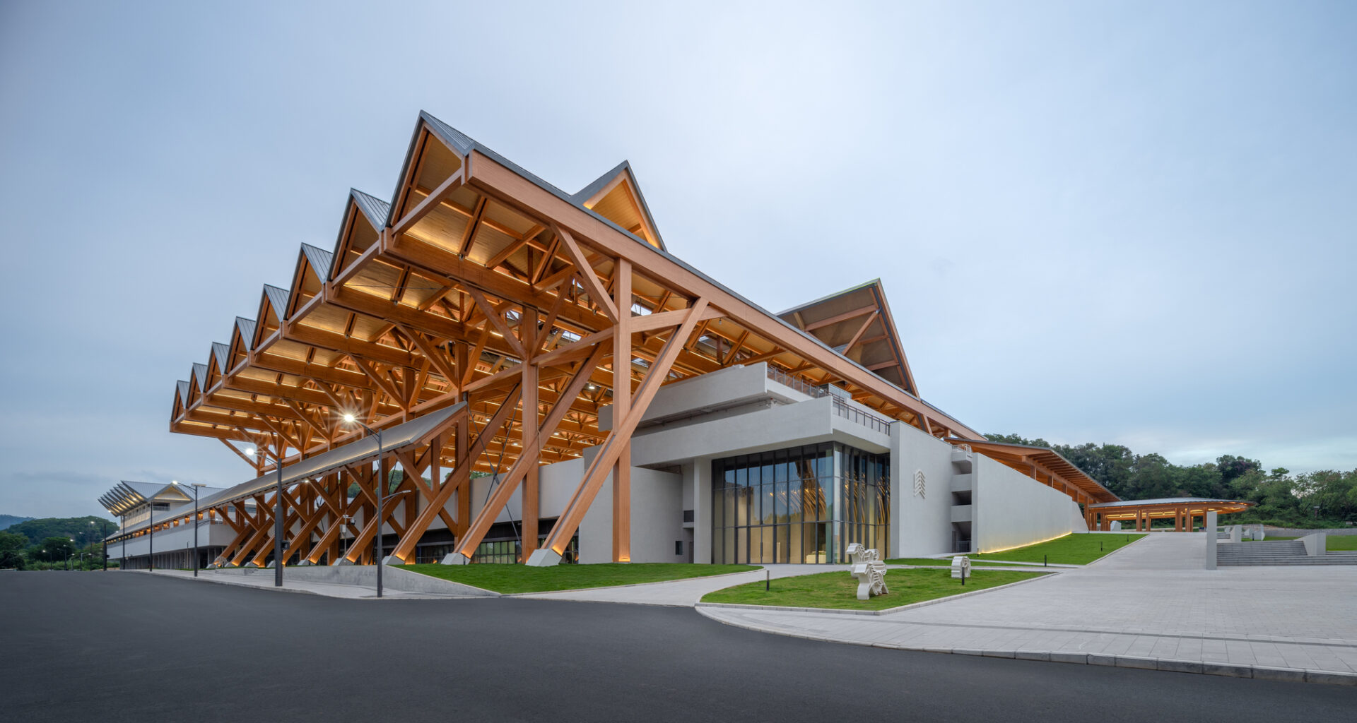 Shenzhen Guangming International Equestrian Center / Tanghua Architects