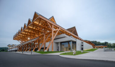 Shenzhen Guangming International Equestrian Center / Tanghua Architects