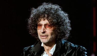 Howard Stern postpones SiriusXM return to September 8