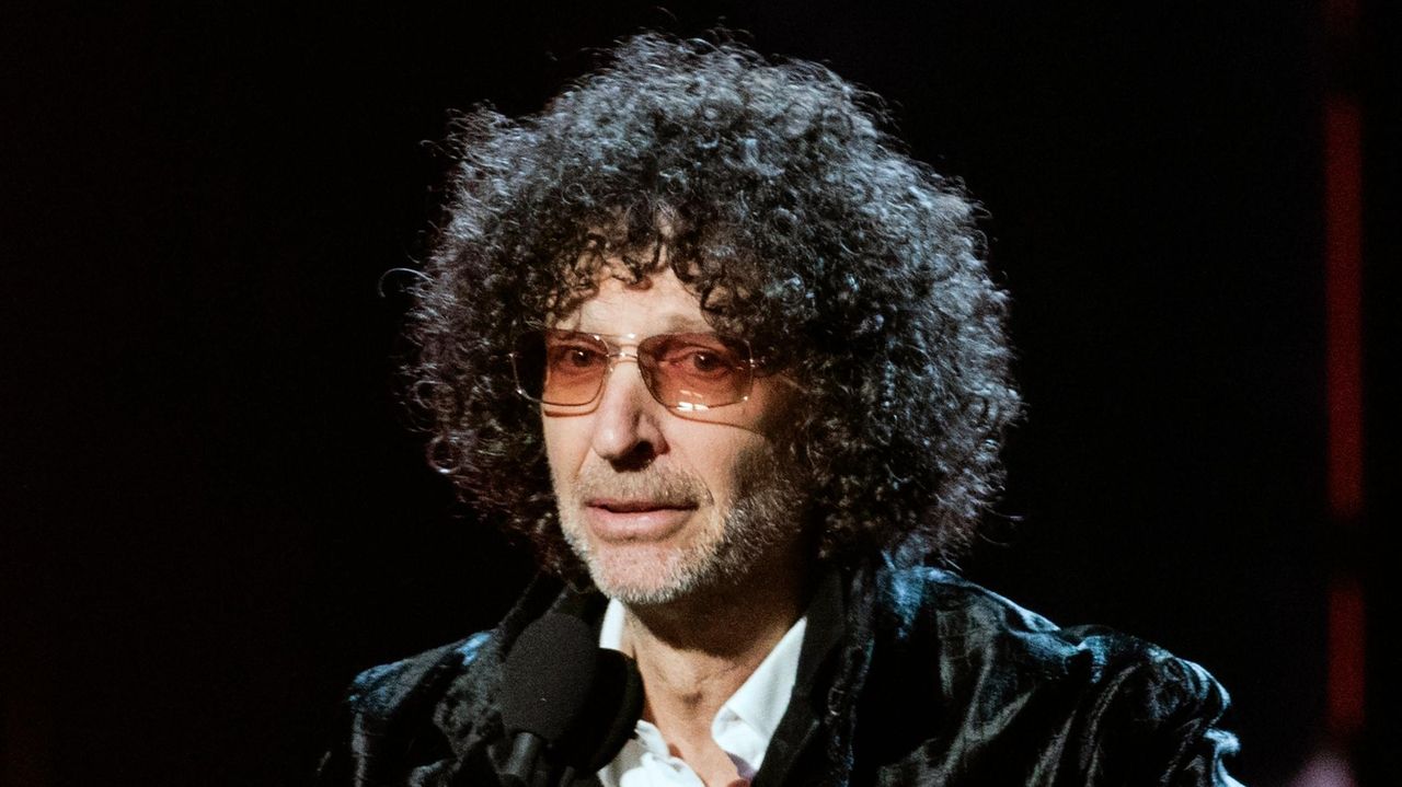 Howard Stern postpones SiriusXM return to September 8