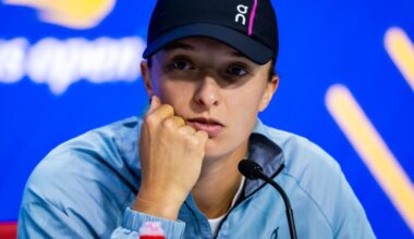 Iga Swiatek objects to needing break, questions if reporter does
