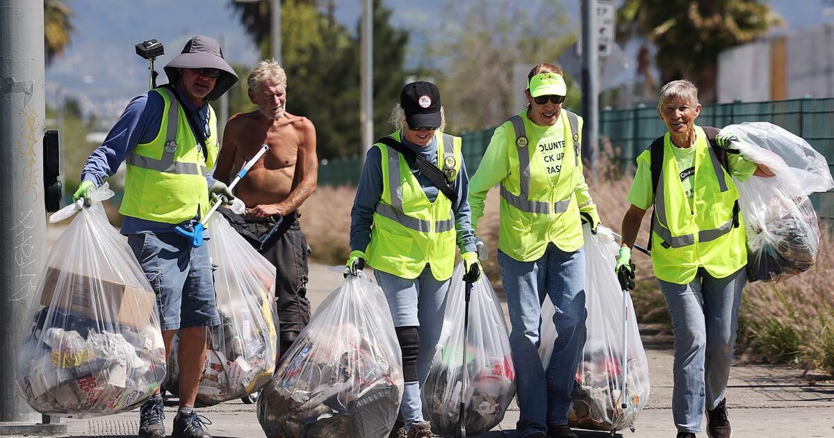 Letters to the Editor: A volunteer group cleaning up Los Angeles inspires our readers
