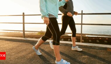 6 ways to improve posture while walking to prevent spine problems |
