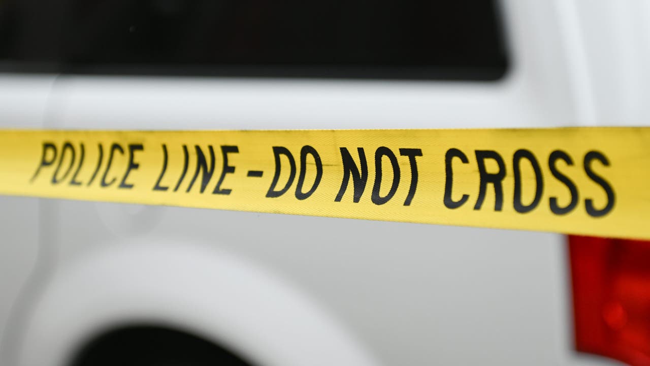 1 of 2 men shot in Brooklyn pronounced dead at hospital