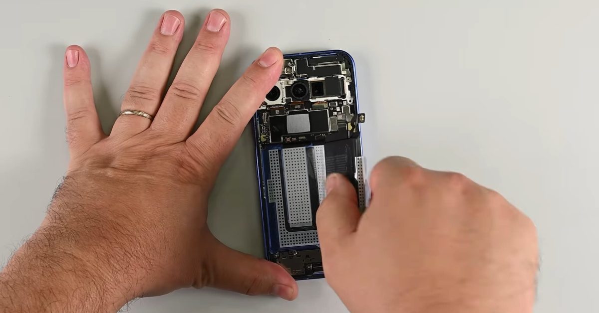 Pixel 10 teardown reveals new battery removal system